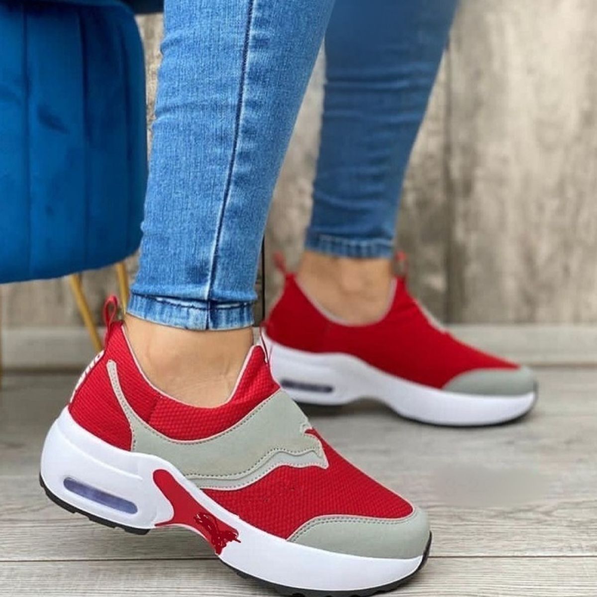 Round Toe Slip-On Athletic Shoes 1